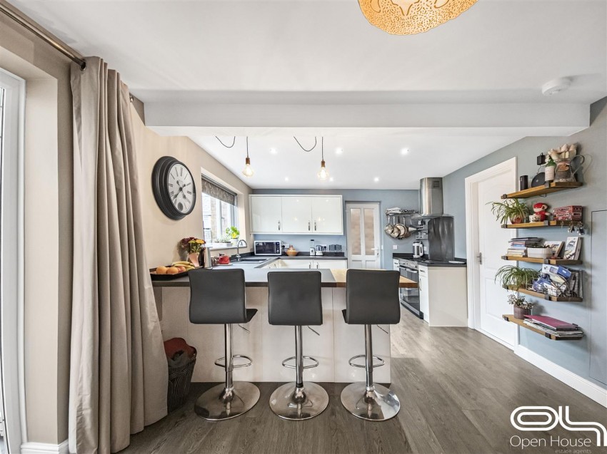 Images for Lawns Drive, Newhall
