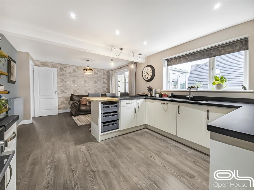 Images for Lawns Drive, Newhall
