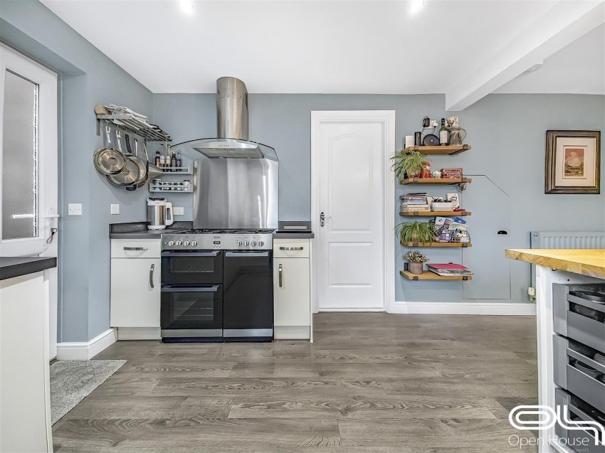 Images for Lawns Drive, Newhall