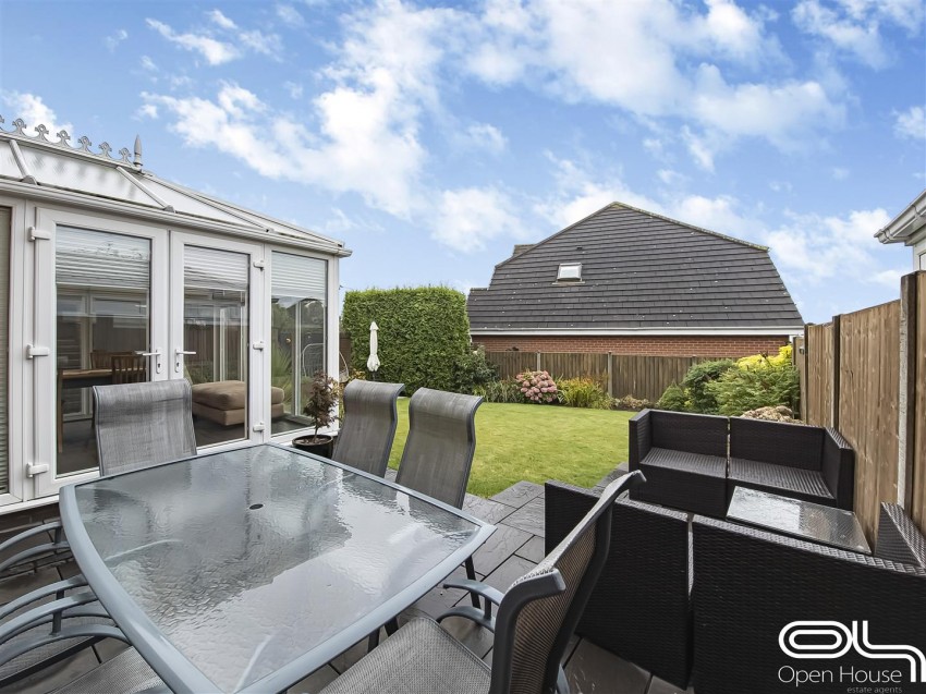 Images for Lawns Drive, Newhall