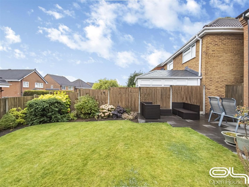 Images for Lawns Drive, Newhall