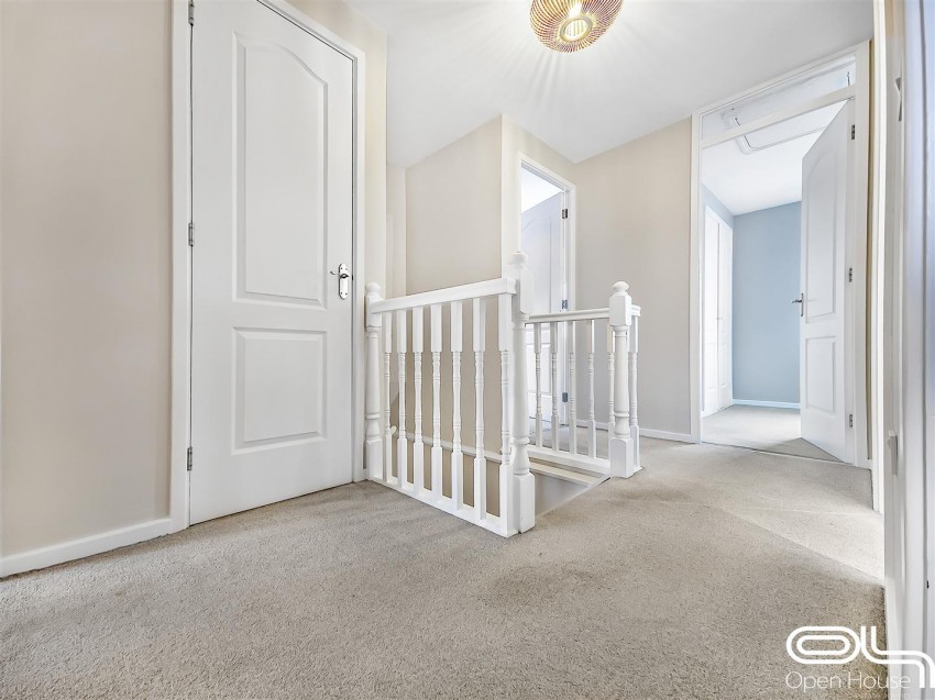 Images for Lawns Drive, Newhall
