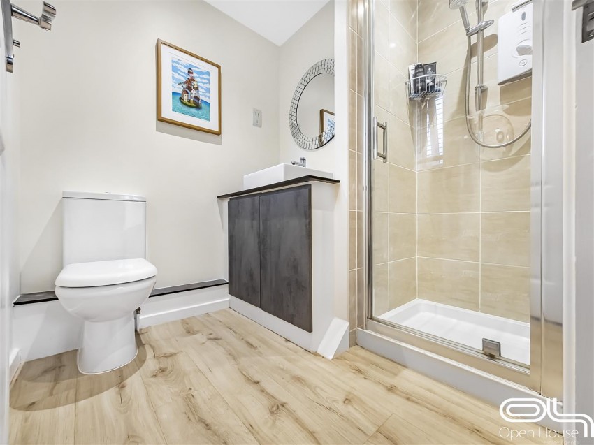 Images for Lawns Drive, Newhall
