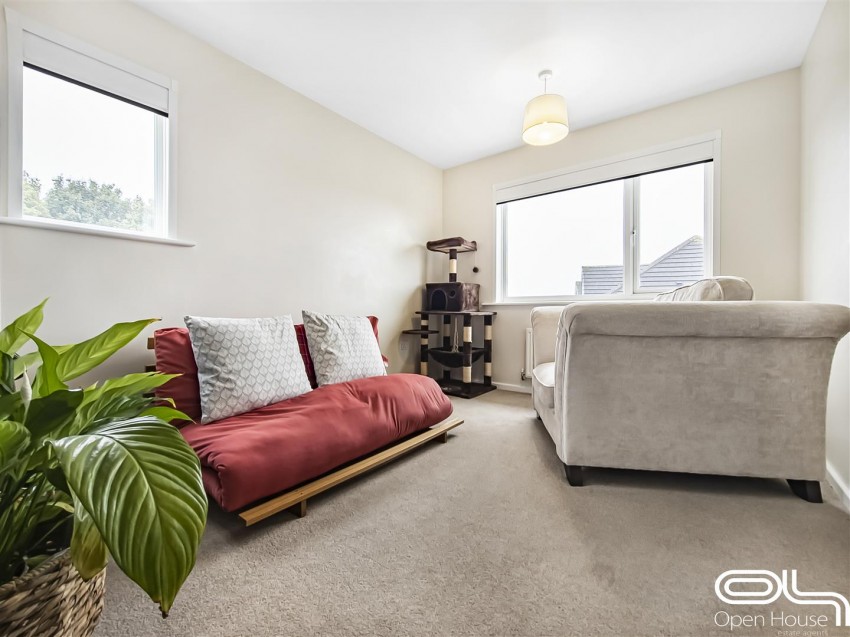 Images for Lawns Drive, Newhall