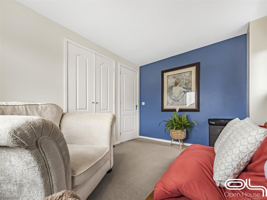 Images for Lawns Drive, Newhall