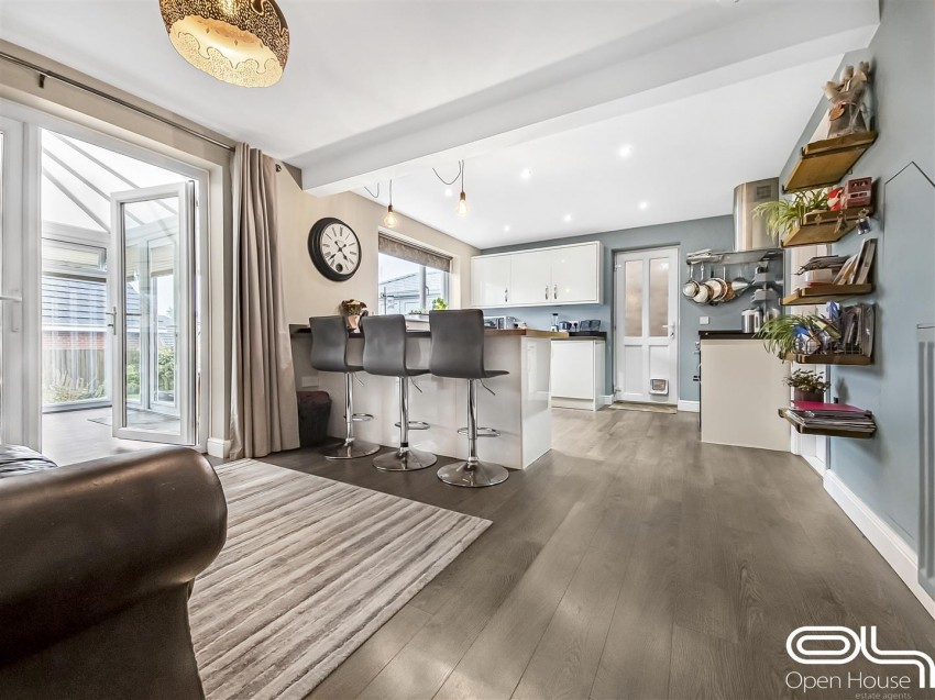 Images for Lawns Drive, Newhall