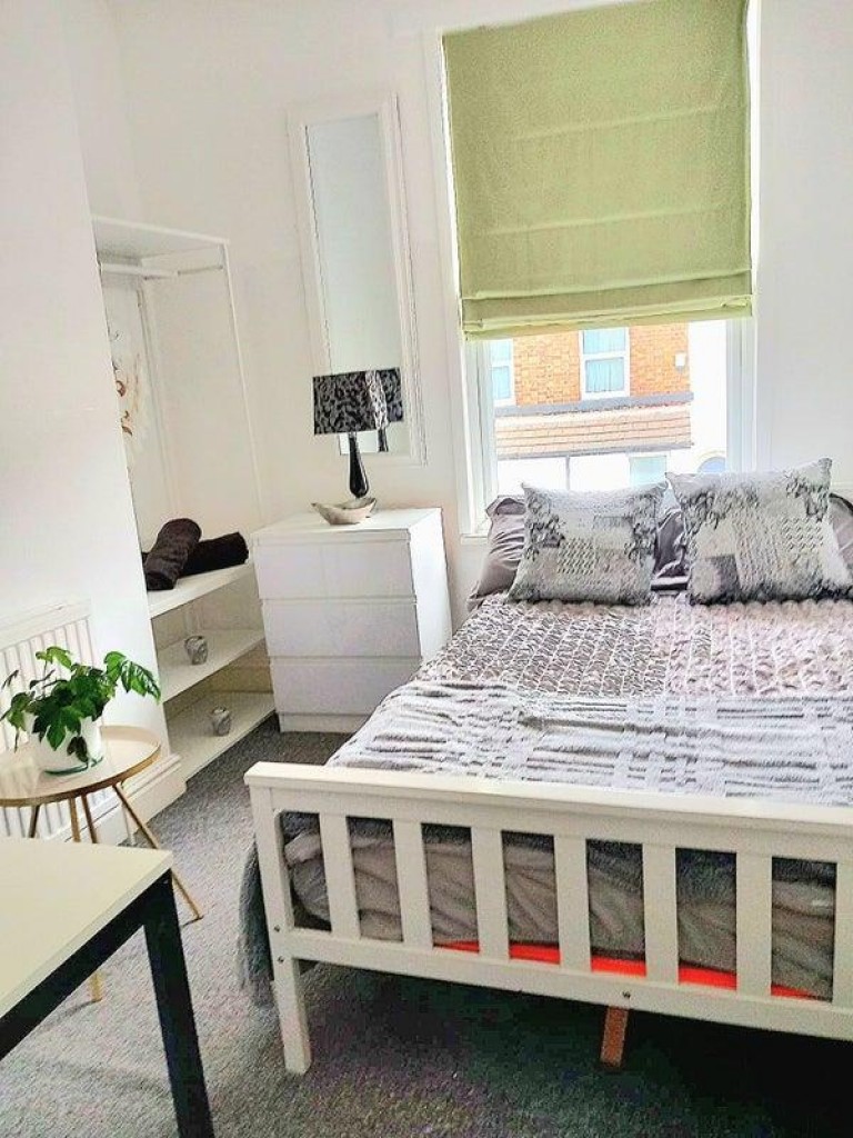 Room 5 122 Lawrence Road, Liverpool