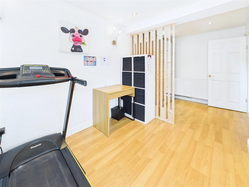 Images for Clifton Way, Burton-On-Trent
