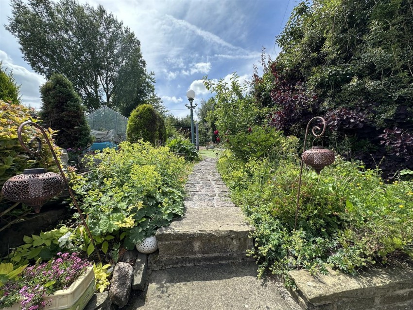 Images for Moor View Drive, Bingley