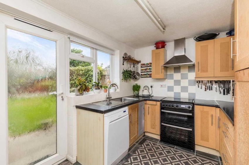 Images for Sycamore Avenue,,Horsham