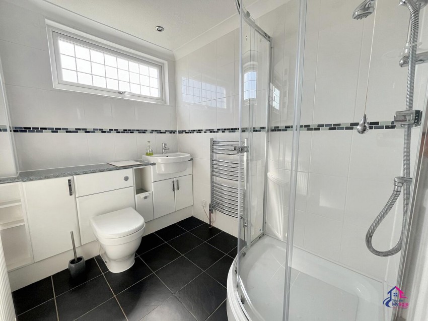 Images for Peascliffe Drive, Grantham