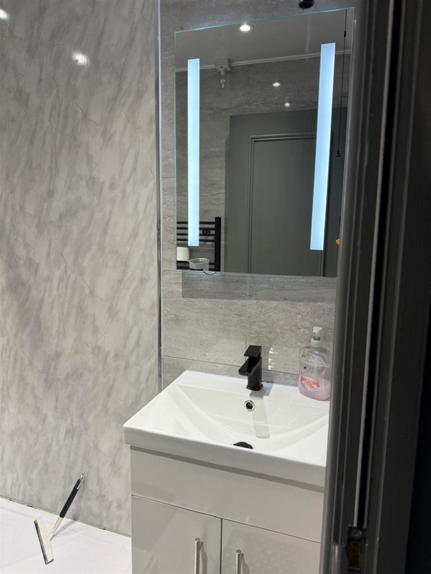 Images for Room 4, 427 Smithdown Road, Wavertree