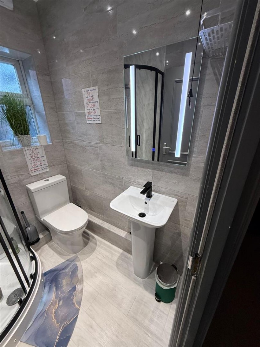 Images for Room 4, 427 Smithdown Road, Wavertree