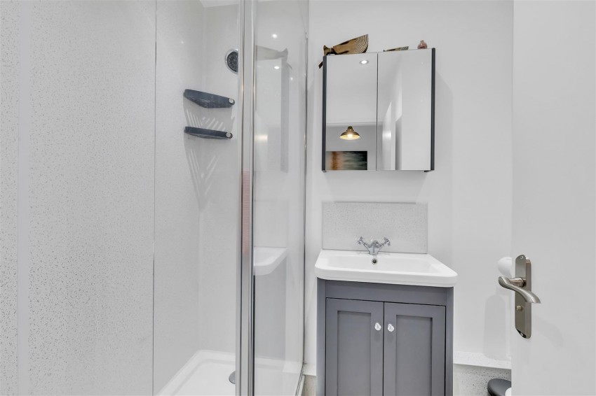Images for Roebuck Close, Horsham