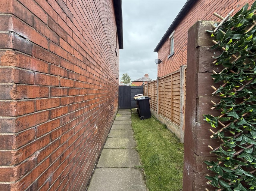 Images for Daffodil Road, Farnworth