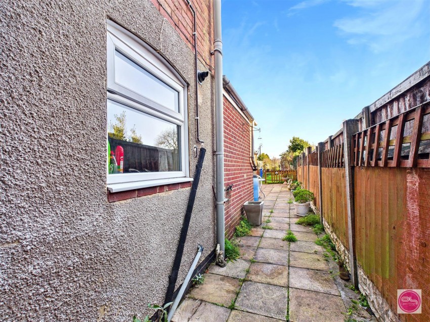 Images for Woods Lane, Burton On Trent