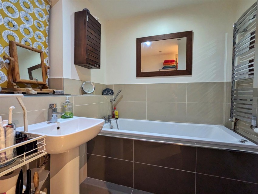 Images for Walnut Drive, Whitchurch