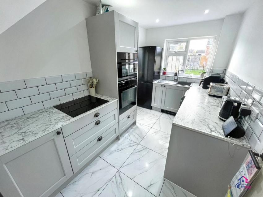 Images for Fifth Avenue, Grantham