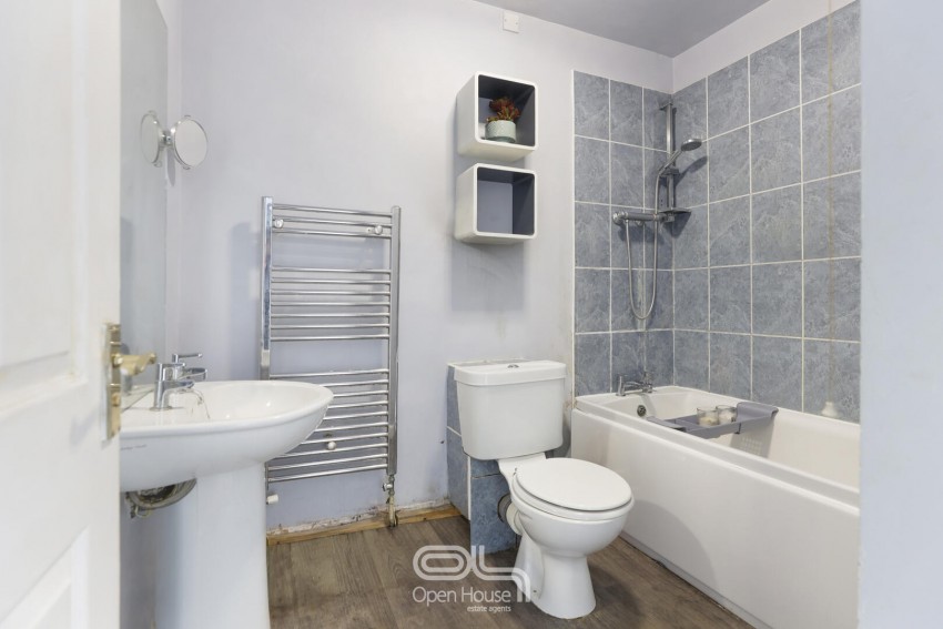 Images for Flat 6, Claremont Court, Victoria Street, High Wycombe, Buckinghamshire, HP11 2LT