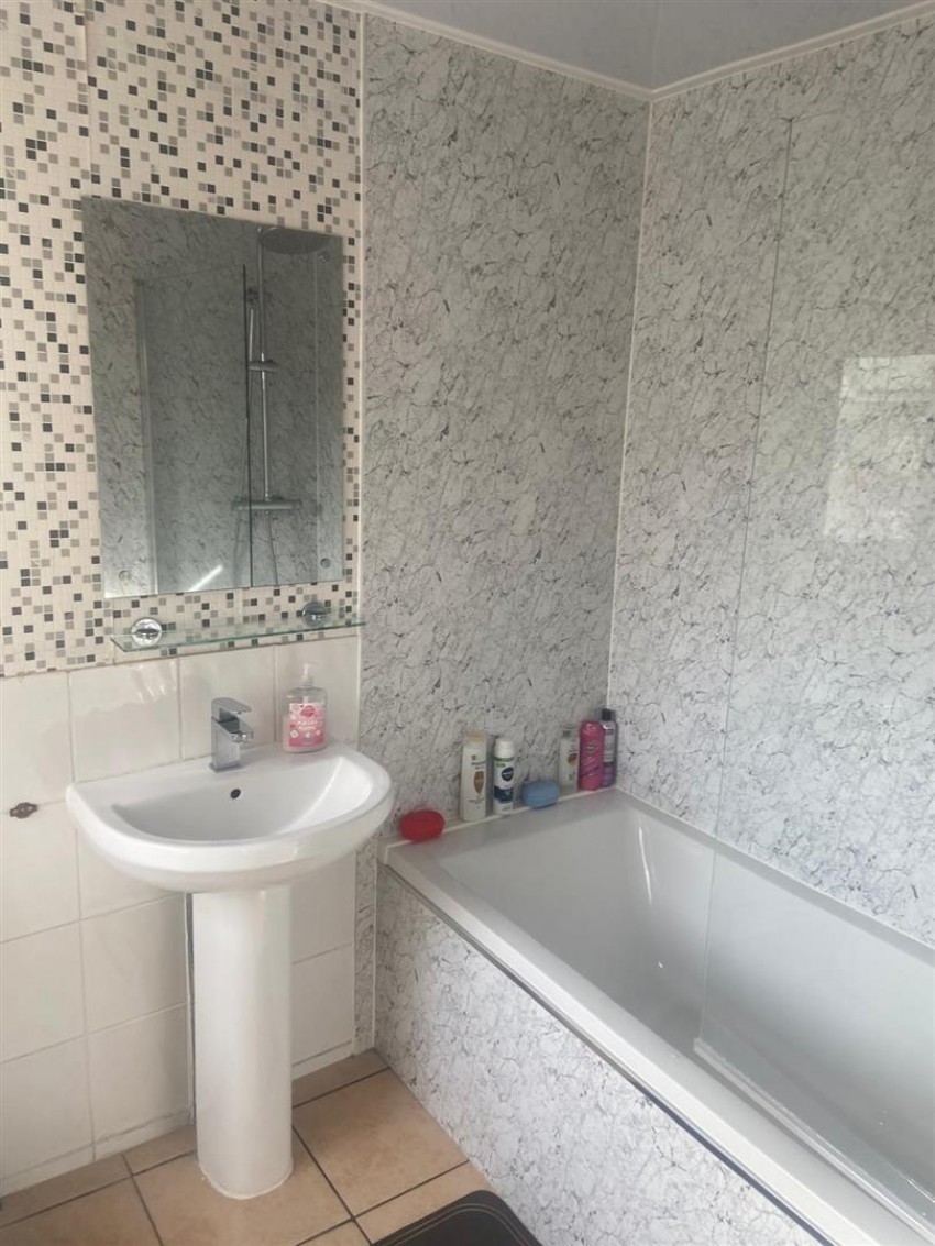 Images for Room 4, Park Road, Widness