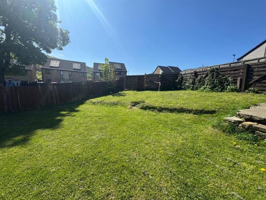 Images for Roundwood Avenue, Bradford