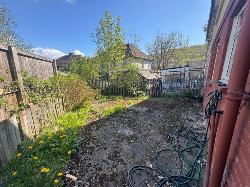 Images for Roundwood Avenue, Bradford