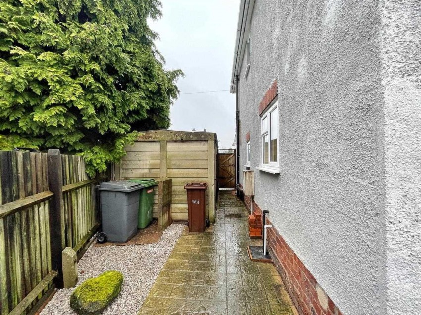 Images for Crathorne Avenue, Wolverhampton