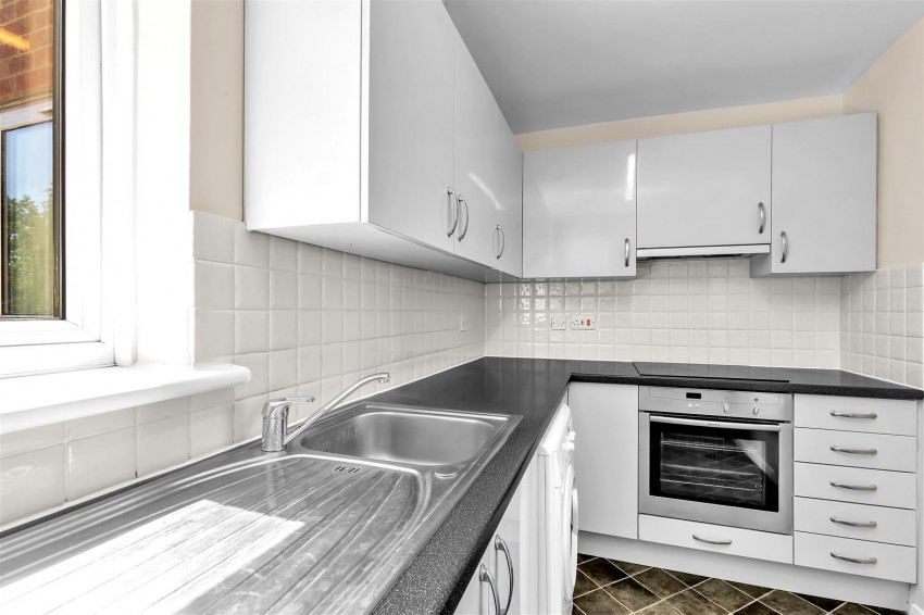 Images for Gilligan Close, Horsham