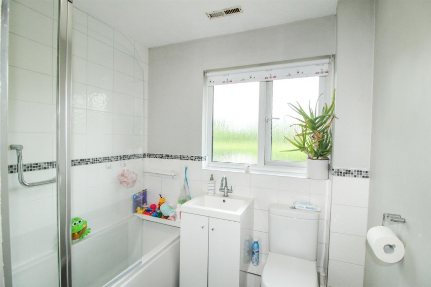 Images for Manor Fields, Horsham