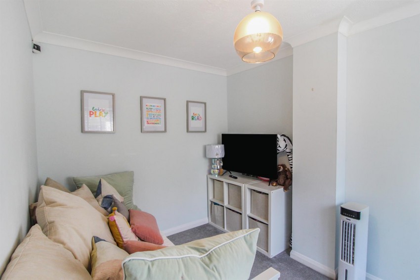 Images for Lanyon Close,,Horsham