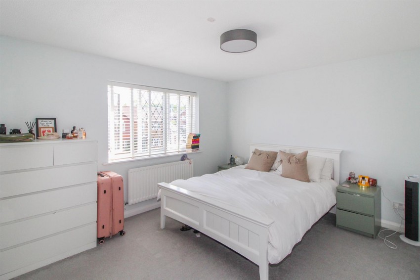 Images for Lanyon Close,,Horsham